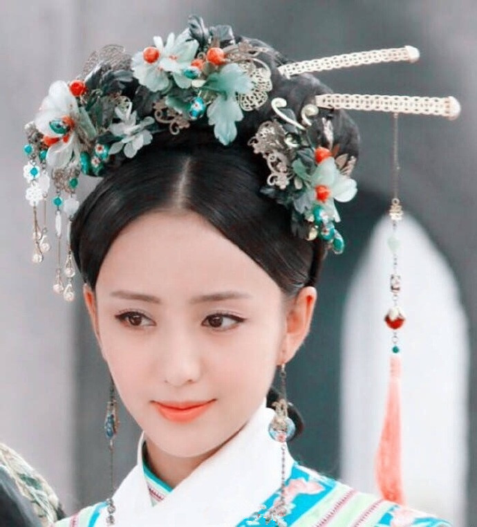高清中国内地新疆伊犁影视女演员佟丽娅性感妩媚写真图片图片