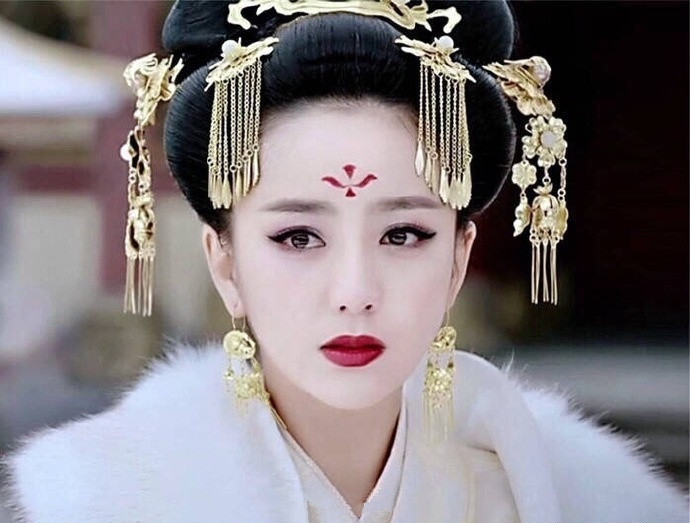 高清中国内地新疆伊犁影视女演员佟丽娅性感妩媚写真图片图片 高清中国内地新疆伊犁影视女演员佟丽娅性感妩媚写真图片图片
