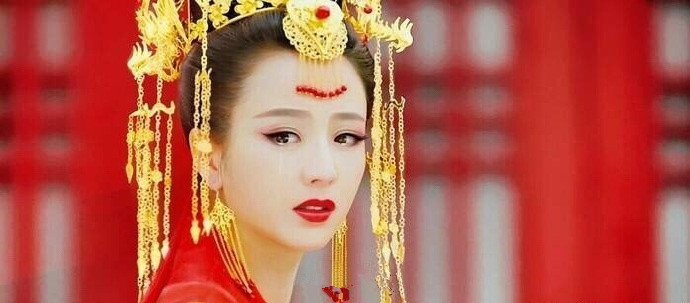 高清中国内地新疆伊犁影视女演员佟丽娅薄纱轻舞娇俏灵动新年大片曝光图片