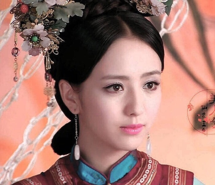 高清中国内地新疆伊犁影视女演员佟丽娅薄纱轻舞娇俏灵动新年大片曝光图片