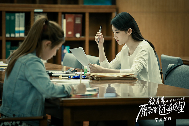 14届华表奖红毯 冯绍峰“护驾”刘亦菲图片 14届华表奖红毯 冯绍峰“护驾”刘亦菲图片