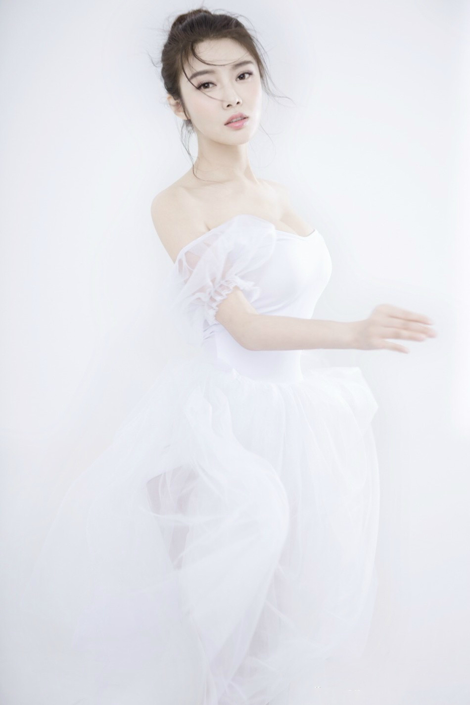徐冬冬蛋糕裙甜美写真图片图片