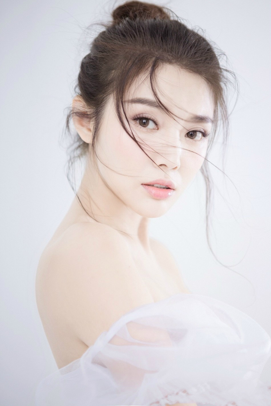徐冬冬性感深v诱人写真图片图片