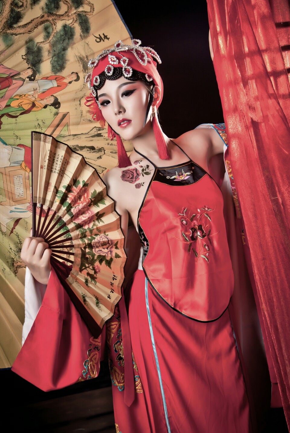 古装美女肚兜名角香艳性感写真照图片