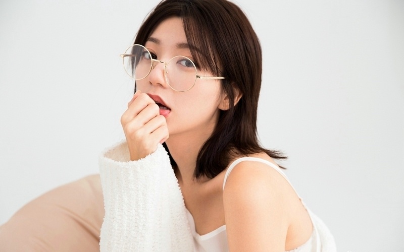 性感美女张馨予低胸装时尚写真女神气质美图图片