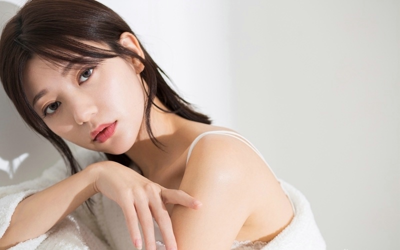 性感美女张馨予低胸装时尚写真女神气质美图图片