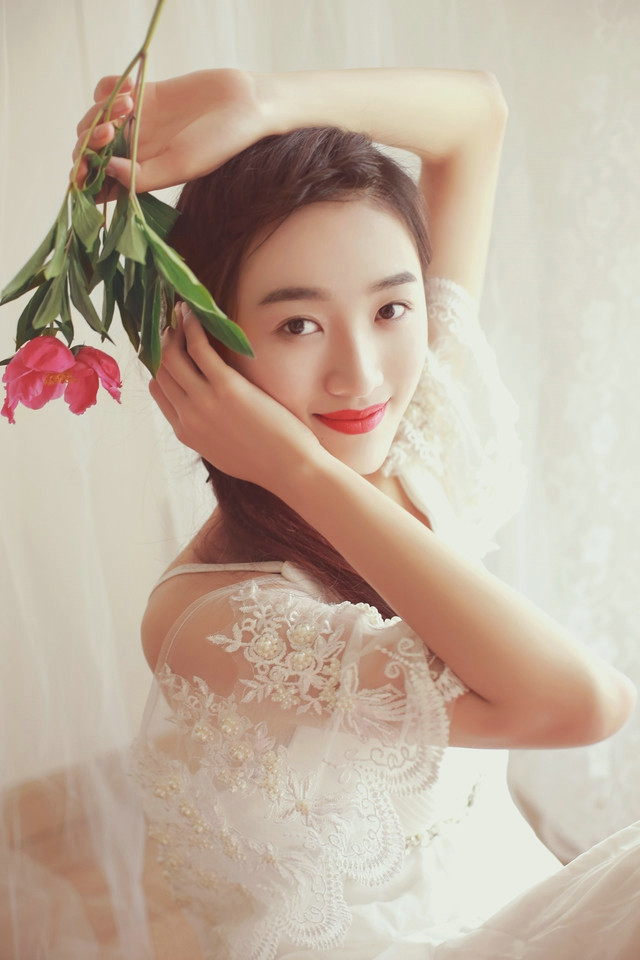 张芷昕图片