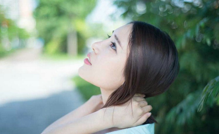 演员唐艺昕时尚短发性感写真图片图片