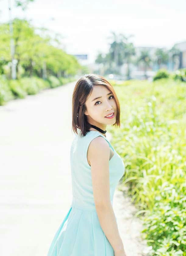 演员唐艺昕时尚短发性感写真图片图片