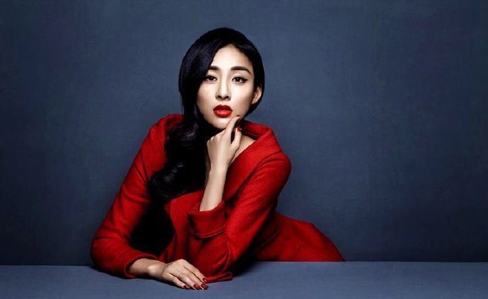 中国内地陕西西安影视女演员歌手贾青高冷写真图片性感至极图片