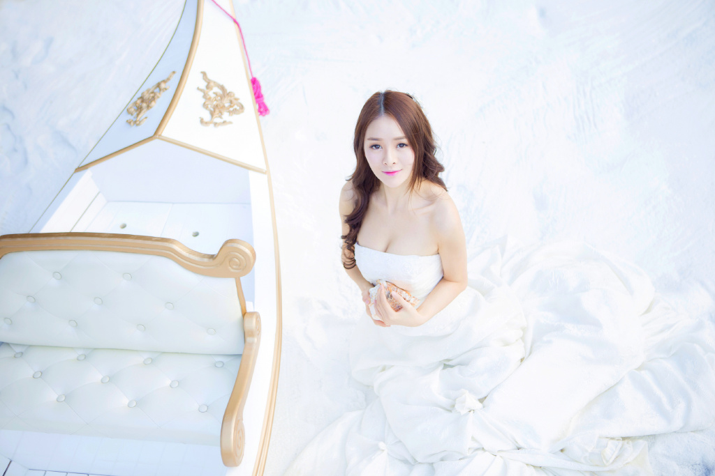 白冰唯美梦幻婚纱照曝光图片