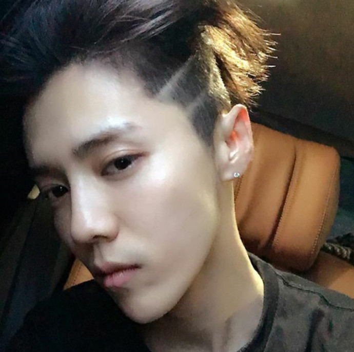 鹿晗沙发高清帅气撩人图片图片
