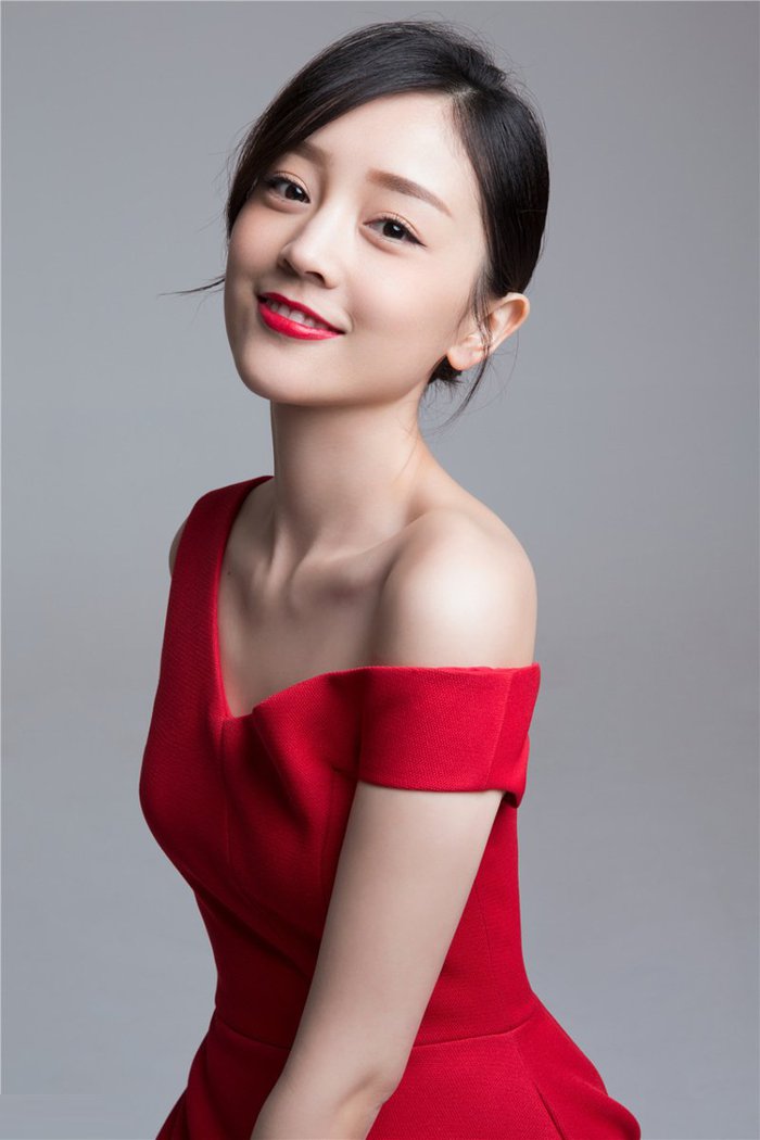 高清湖北省十堰美女氧气美女何花清纯甜美时尚写真手机壁纸下载图片
