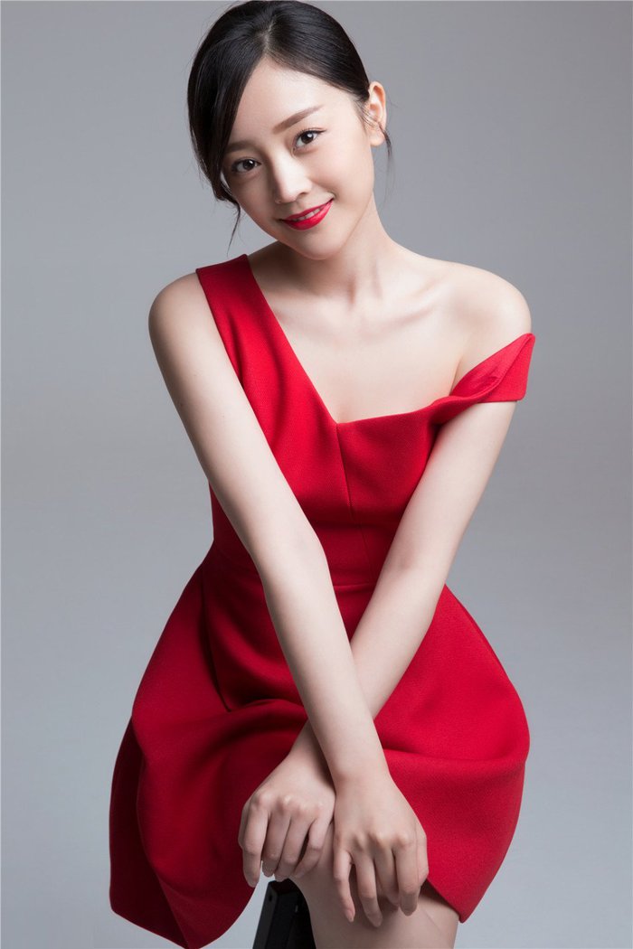 高清湖北省十堰美女氧气美女何花清纯甜美时尚写真手机壁纸下载图片