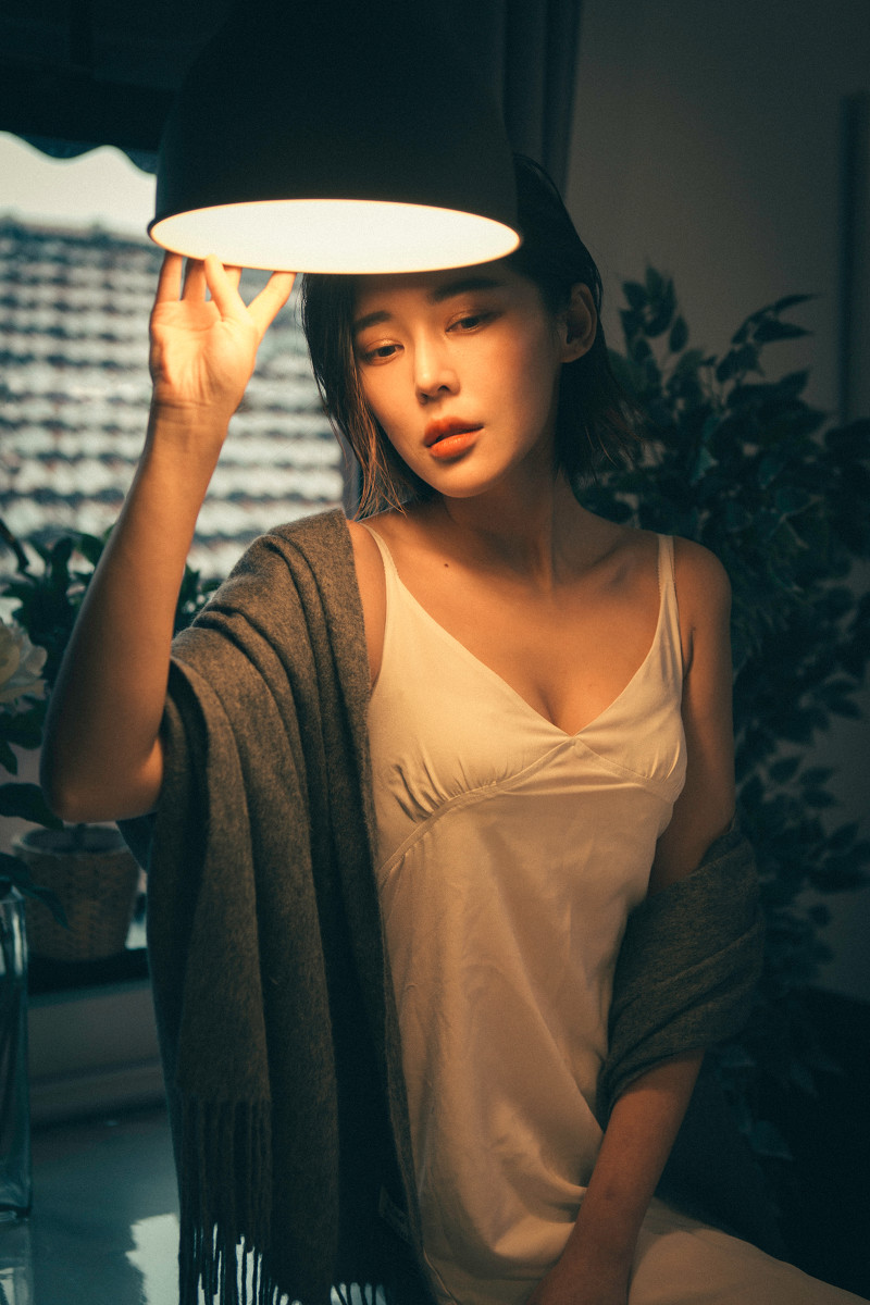 最流行表情包成熟美女废弃工厂颓废迷情诱惑图集图片