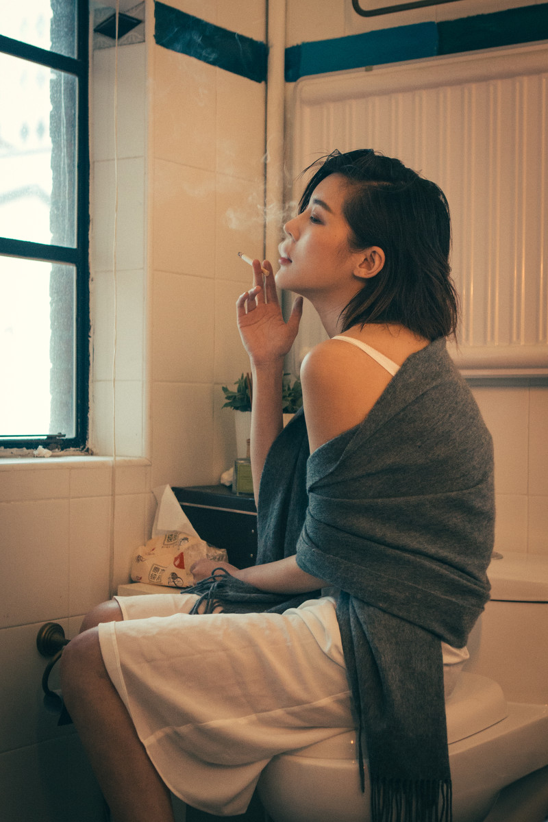 最流行表情包成熟美女废弃工厂颓废迷情诱惑图集图片