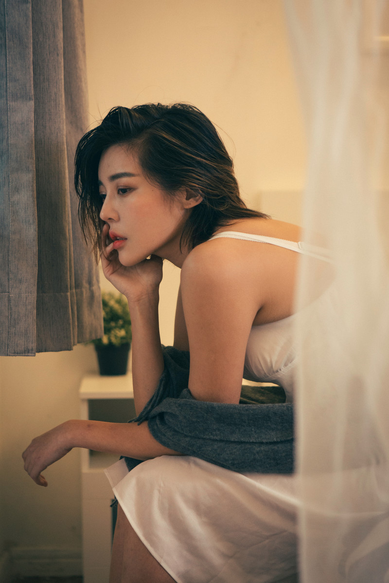 最流行表情包成熟美女废弃工厂颓废迷情诱惑图集图片