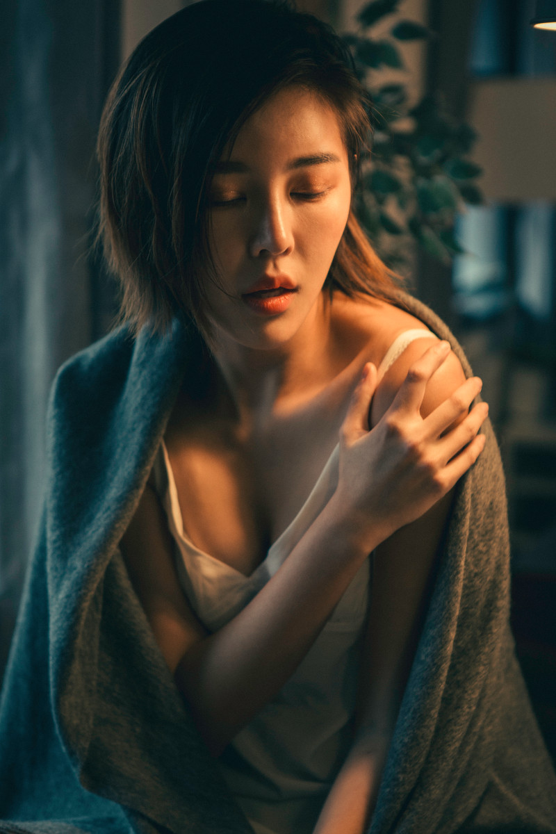 最流行表情包成熟美女废弃工厂颓废迷情诱惑图集图片