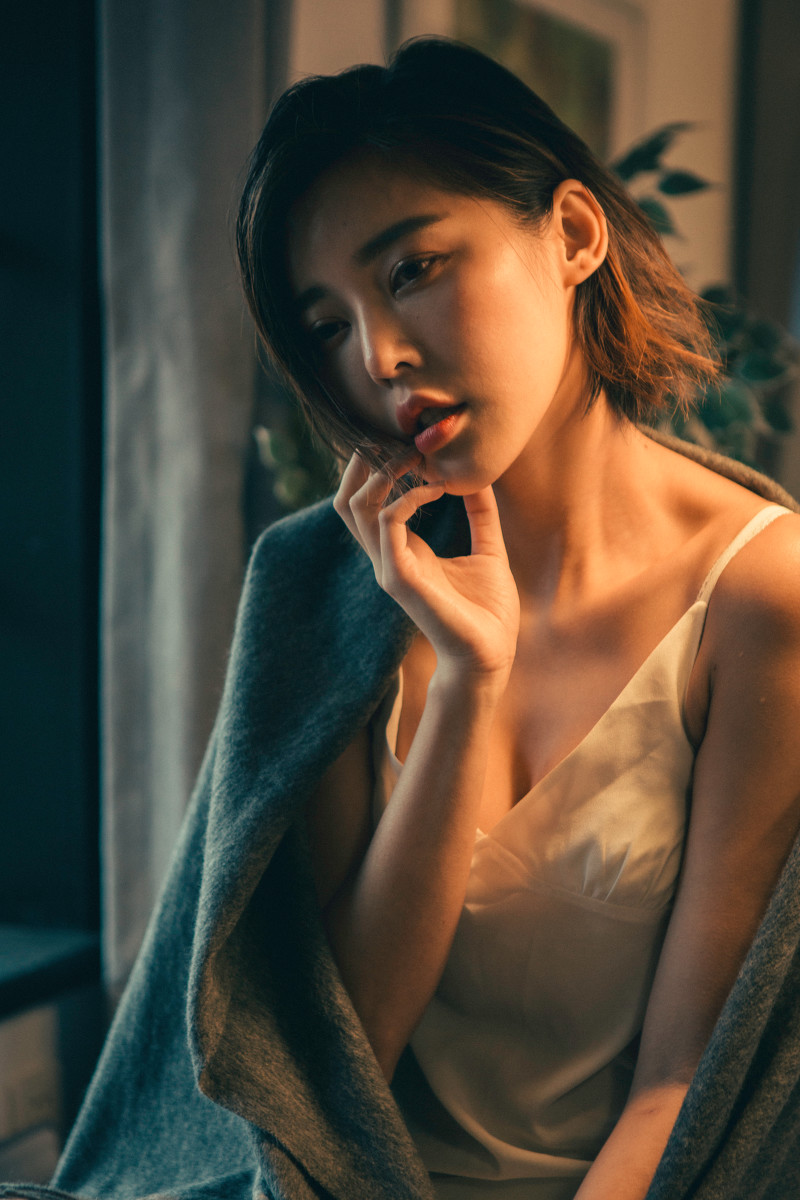 最流行表情包成熟美女废弃工厂颓废迷情诱惑图集图片