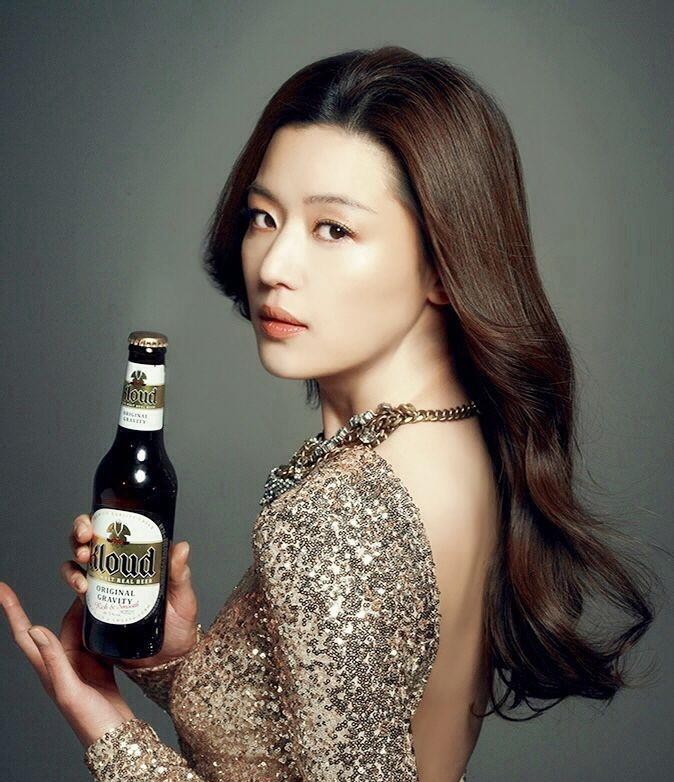 韩国首尔女演员来自星星的你女神全智贤写真图片图片