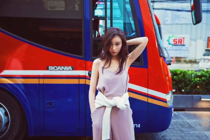 倪妮v和angelababy 共同上某杂志封面图片图片