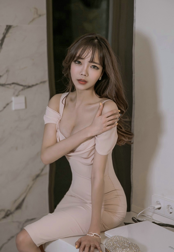 宋伊人泰国PAI县水果少女之西瓜草莓篇甜美写真图片