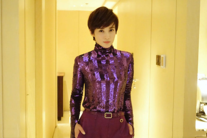 短发少妇十六性感居家写真图片图片