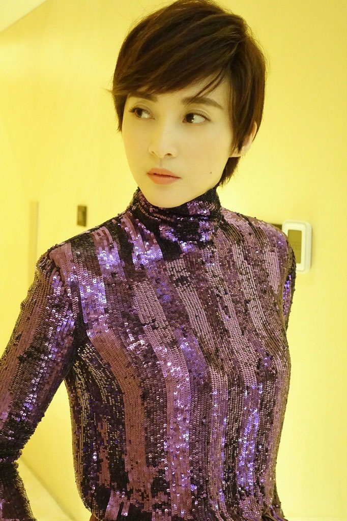 演员唐艺昕时尚短发性感写真图片图片