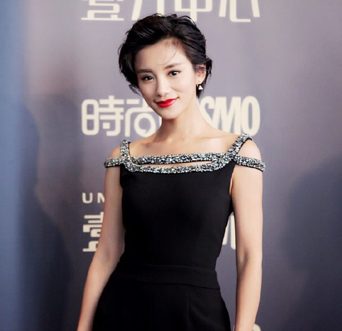 短发少妇十六性感居家写真图片图片