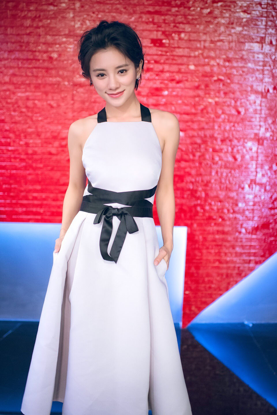 短发少妇十六性感居家写真图片图片