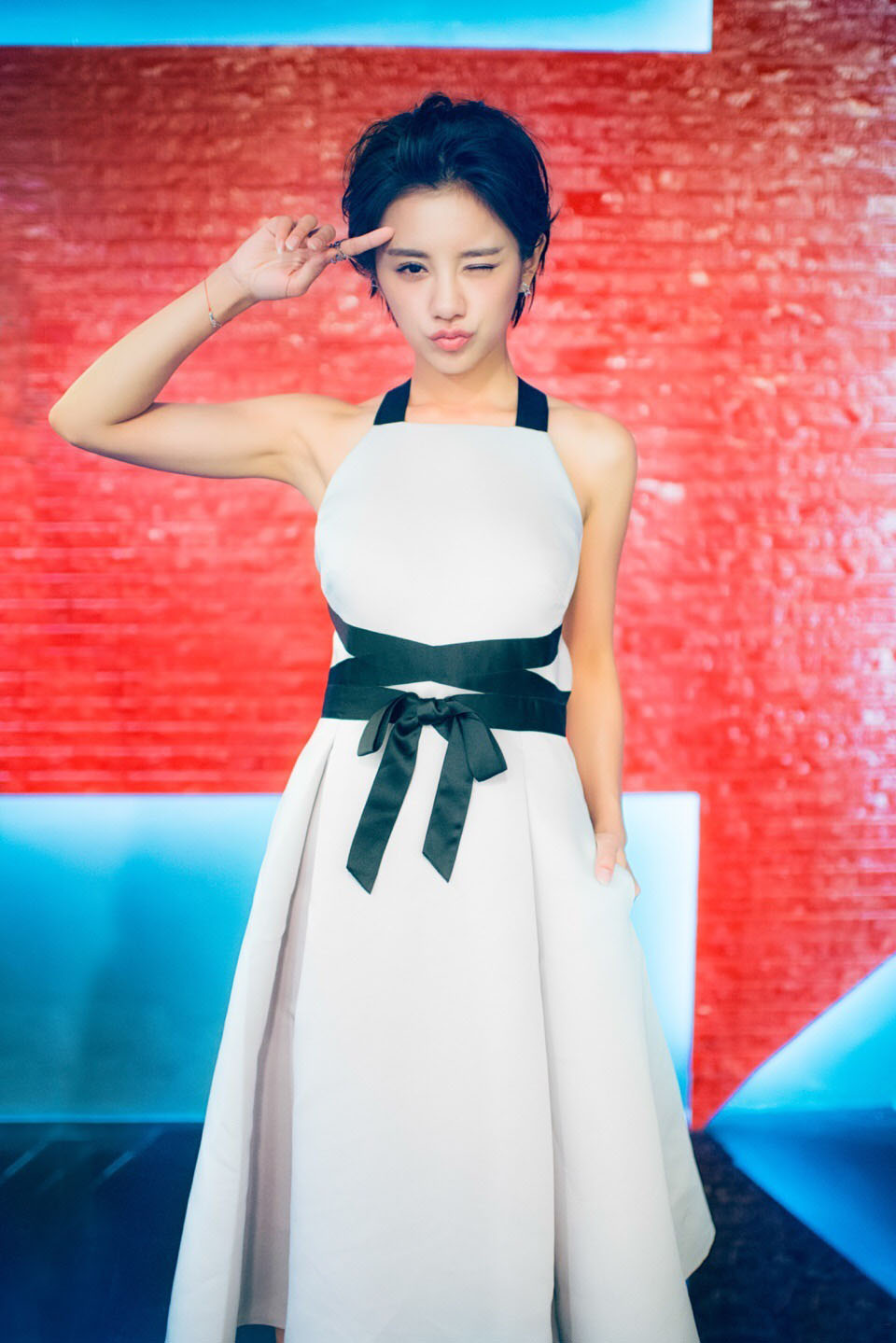 高俊熙短发图片   韩国美女高俊熙美腿写真图片图片