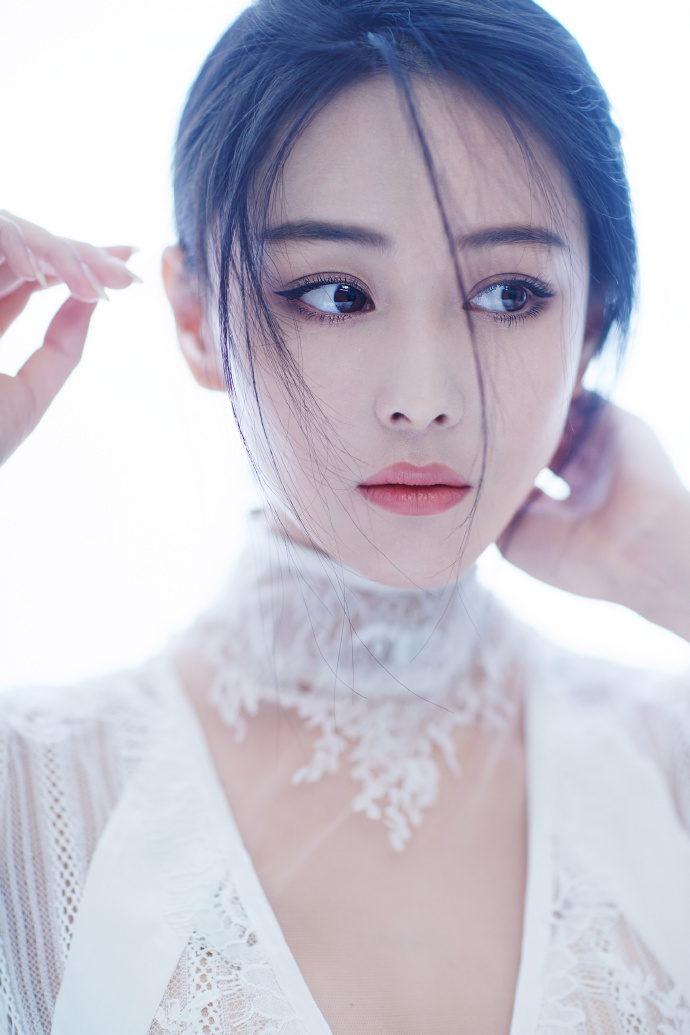 高清中国内地女演张馨予优雅气质性感写真图片桌面壁纸图片