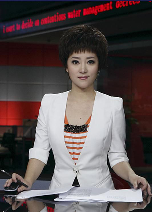 主持人纳森乌日塔图片  央视主持人图片图片