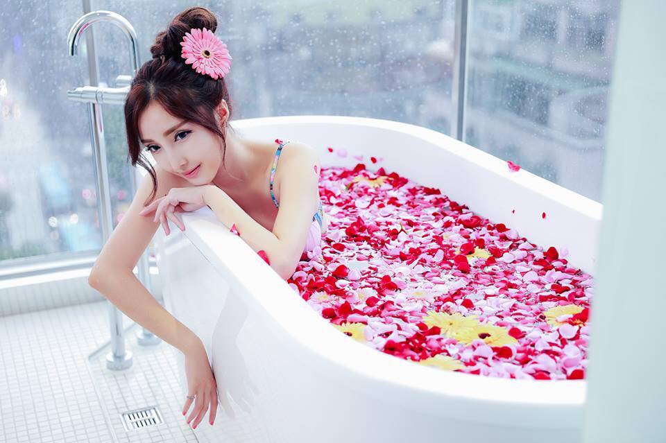 性感美女赵芸萱诱惑写真图片