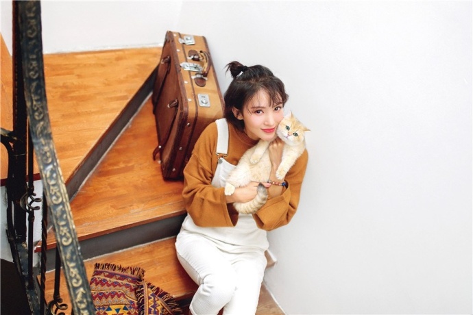 中国大陆山东济南女演员平面模特金晨丸子头时尚俏皮写真图片图片
