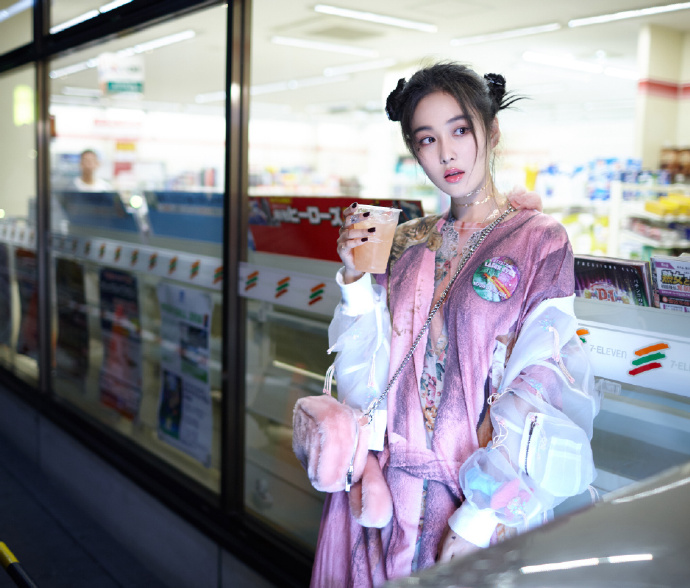 张馨予性感长裙礼服高清图片图片