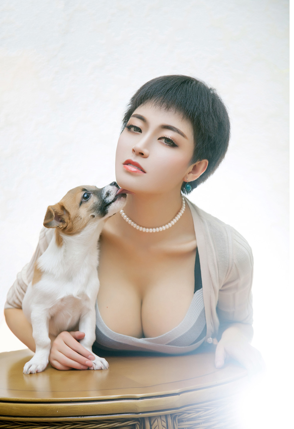 高清陕西省延安美女F杯潘春春蕾丝裙呼之欲出图片