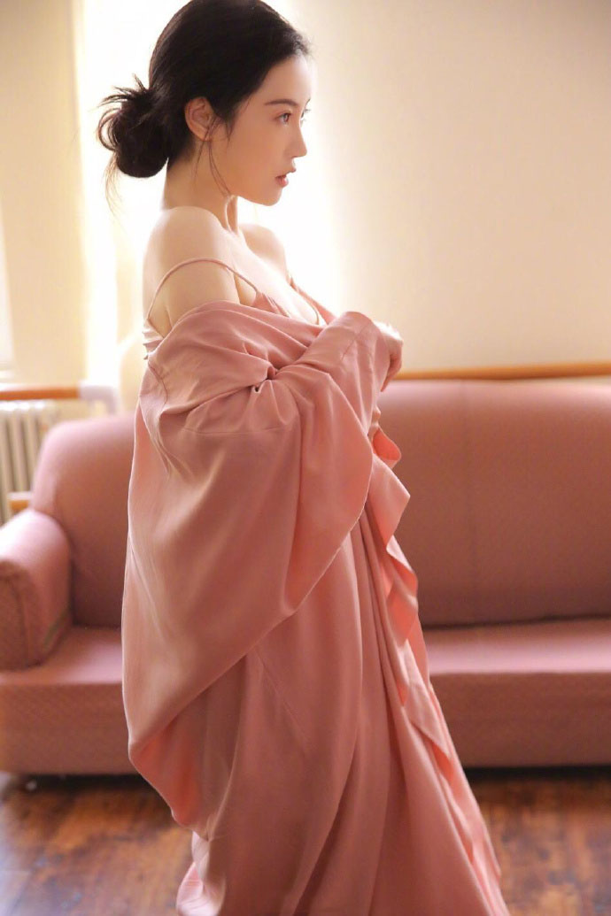 高清湖北武汉美女张辛苑巴黎唯美写真手机桌面壁纸下载图片