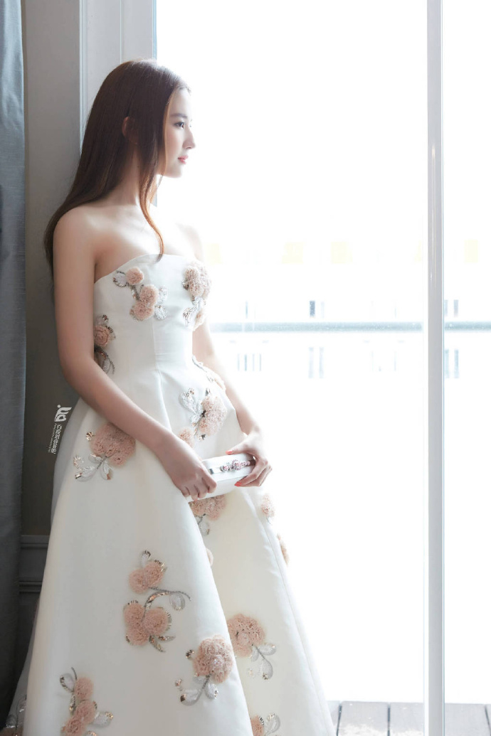 刘亦菲图片  刘亦菲仙气飘飘唯美礼服图片图片