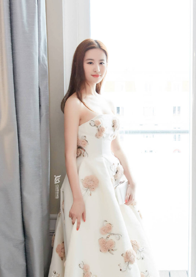 刘亦菲图片  刘亦菲仙气飘飘唯美礼服图片图片