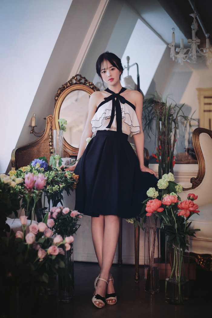 长腿丝袜女神 超短裙美女极品写真图片