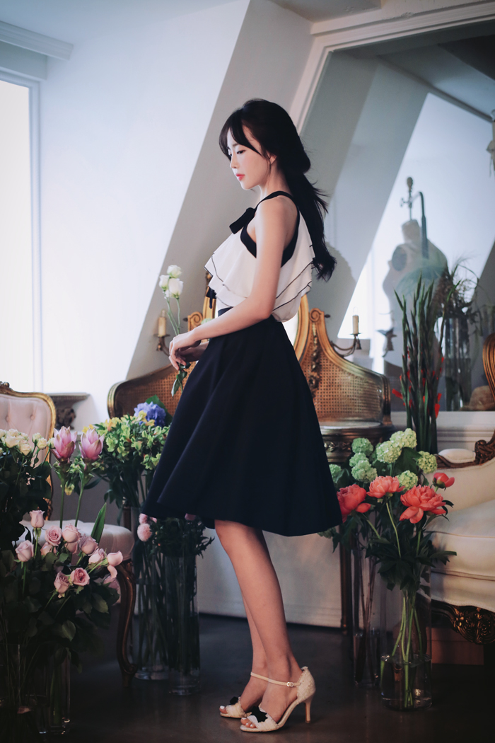 长腿丝袜女神 超短裙美女极品写真图片