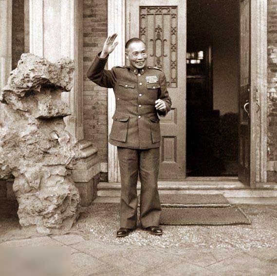 主持人纳森乌日塔图片  央视主持人图片图片
