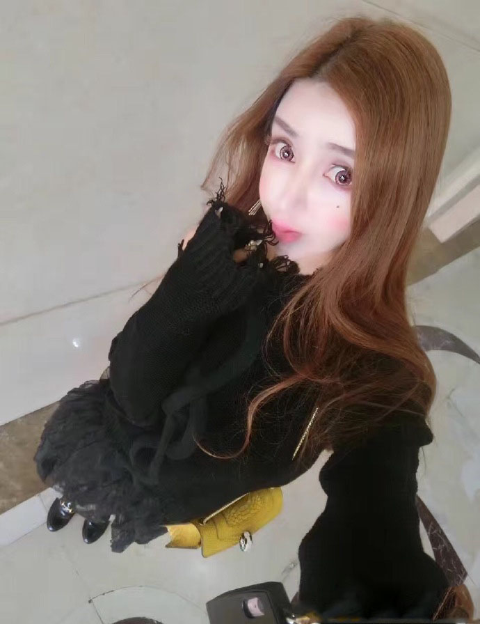 不穿的极品波霸美女嫩模午夜大胆肉球半露流鼻血诱惑私房图片图片