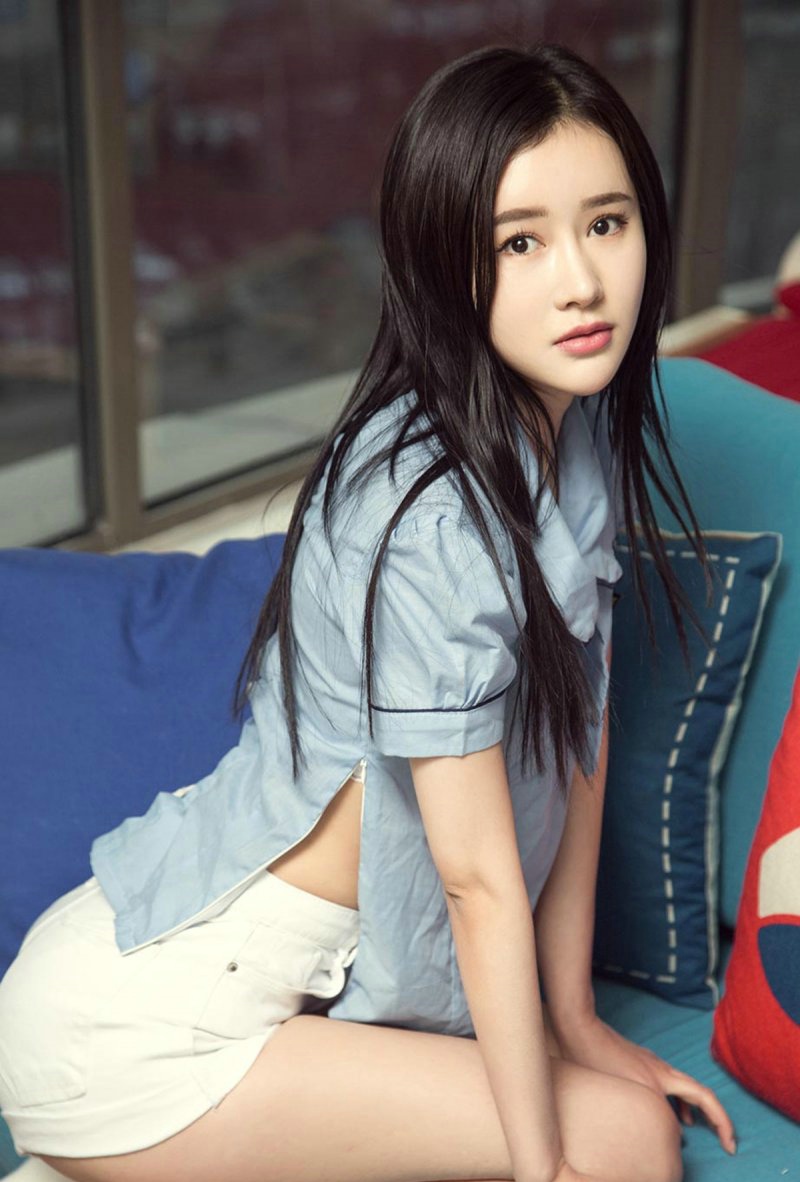 清纯美女王林热裤美腿白嫩妩媚自拍照图片