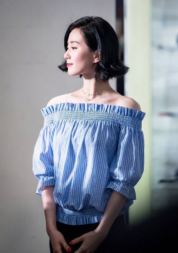 刘诗诗《梦幻西游》花絮美图：小狮子们舔起来图片