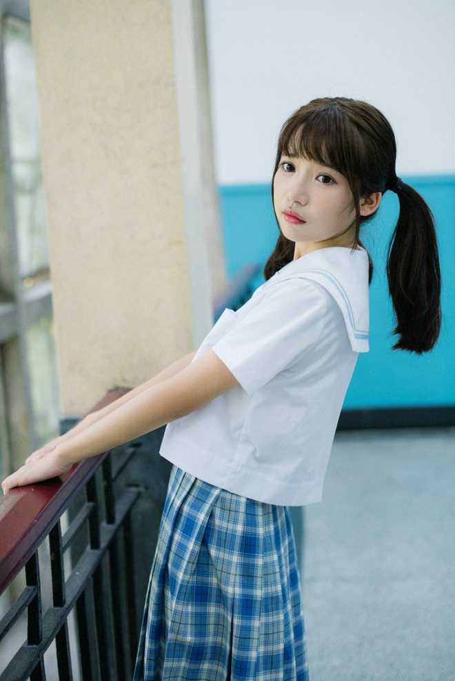高清中国内地贵州省贵阳女演员可爱呆萌花季少女游乐场清新阳光宁静写真图片图片