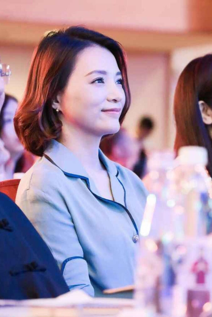 女星董卿图片