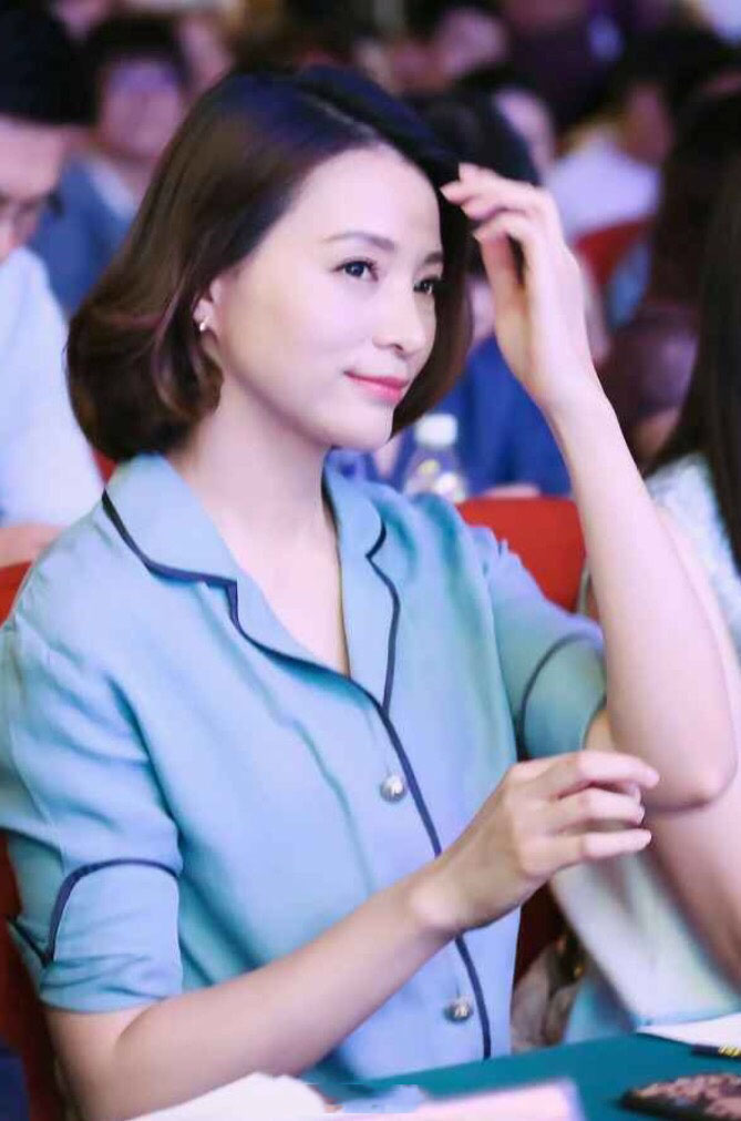 女星董卿图片
