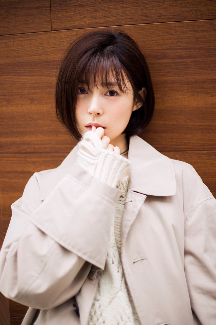 中国内地山东省淄博女演员卢杉最新性感时尚街拍图片图片